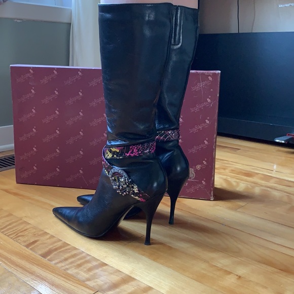 Italian Leather Boots with Brooch - Picture 6 of 16